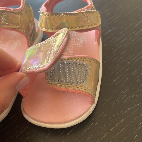 See Kai Run Gold Metallic Adjustable Toddler Girl Sandals Size 5 - Picture 4 of 8